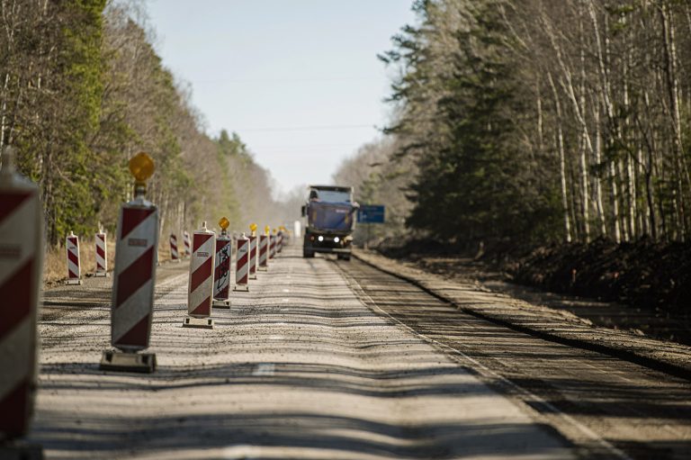 На 30 участках автодорог введены ограничения движения из-за ремонтных работ