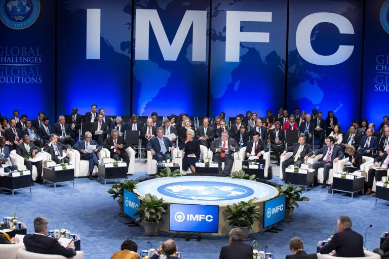 МВФ понизил прогноз роста ВВП Латвии