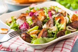Салат с куриной печенью: вкусно, изысканно, для души
