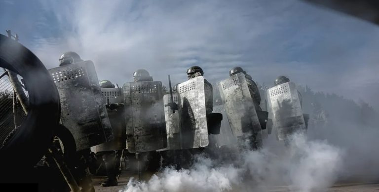 На спортбазе «Бикерниеки» пройдут учения по борьбе с массовыми беспорядками — будут орать-кричать и кидать дымовые шашки