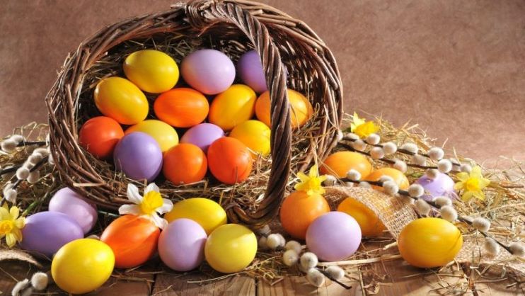 Готовимся к Пасхе: 5 необычных способов покрасить яйца