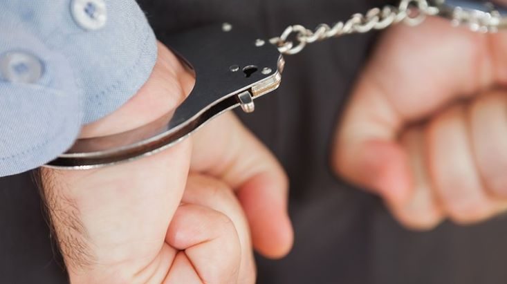 Полиция задержала трех воришек, проникших в квартиру в Иманте через балкон