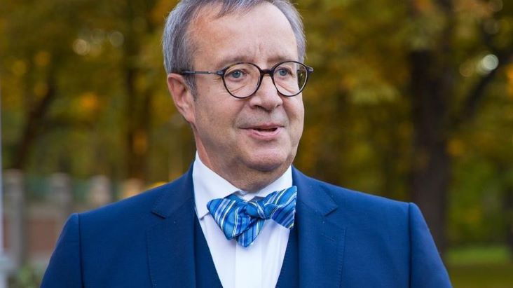 Галстук-бабочку экс-президента Эстонии Ильвеса продадут на аукционе в рамках фестиваля фильмов ужасов