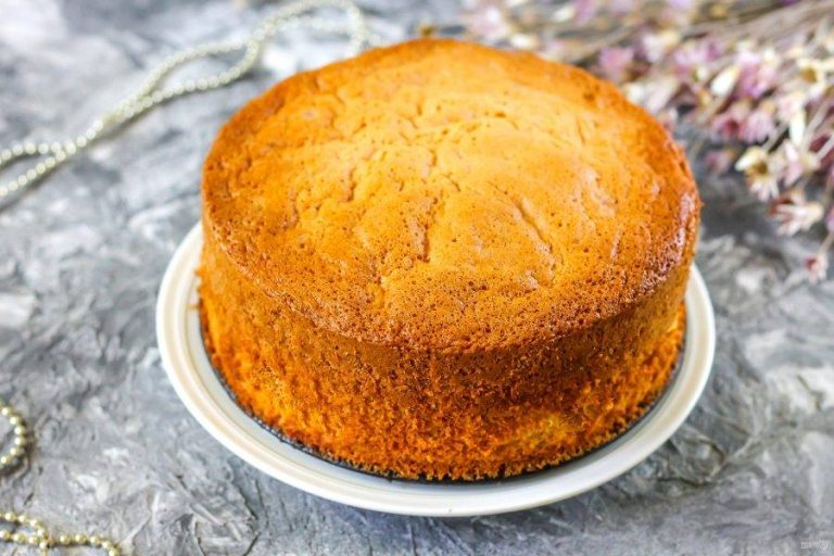 🍰 Легкий и воздушный бисквит: простой рецепт с тремя яйцами