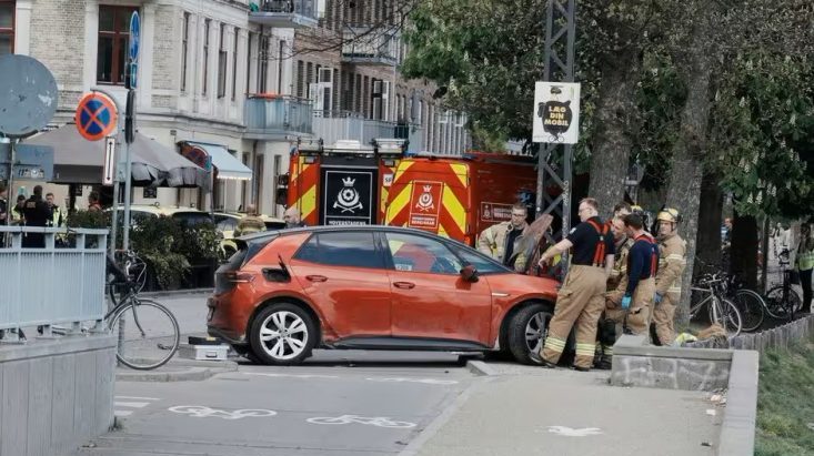 Автомобиль наехал на толпу людей в Копенгагене, есть пострадавшие