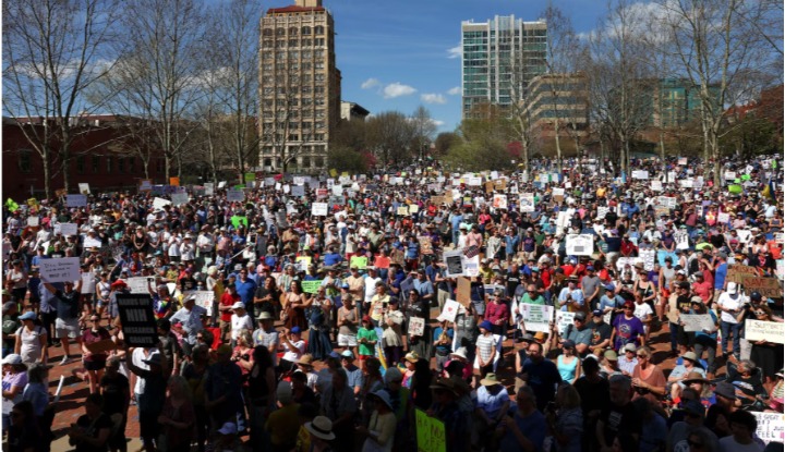 В США прошли 1200 митингов протеста против Трампа