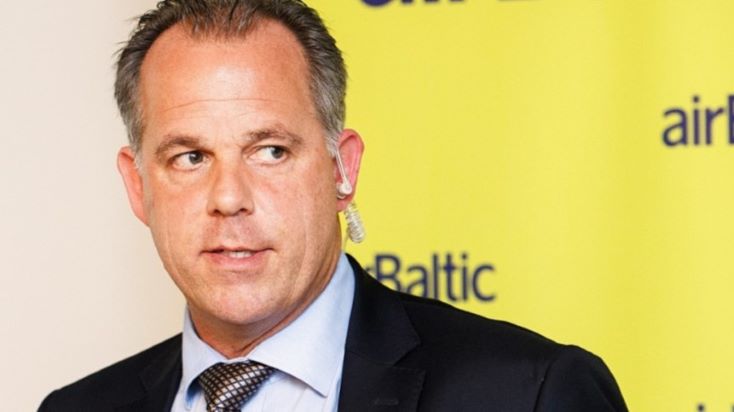 Глава правления airBaltic Мартин Гаусс освобожден от должности