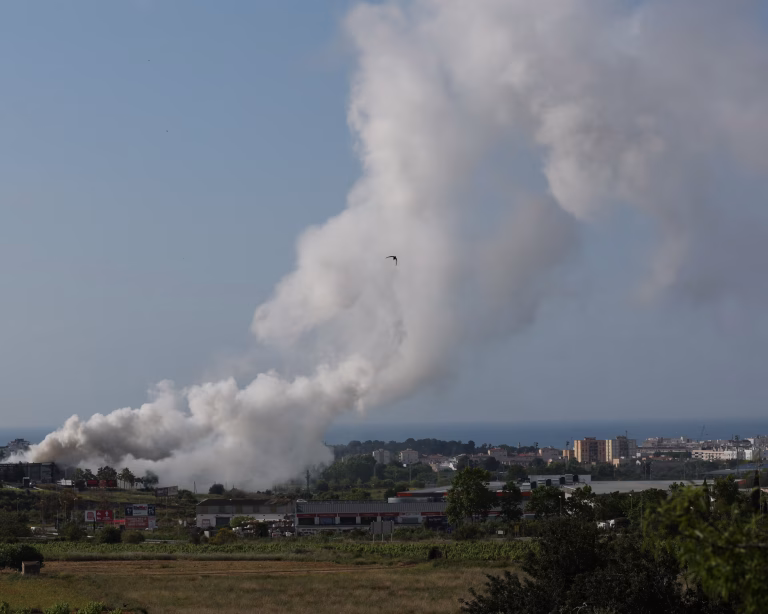 Токсичное облако хлора возле Барселоны заперло более 160 000 человек в помещениях