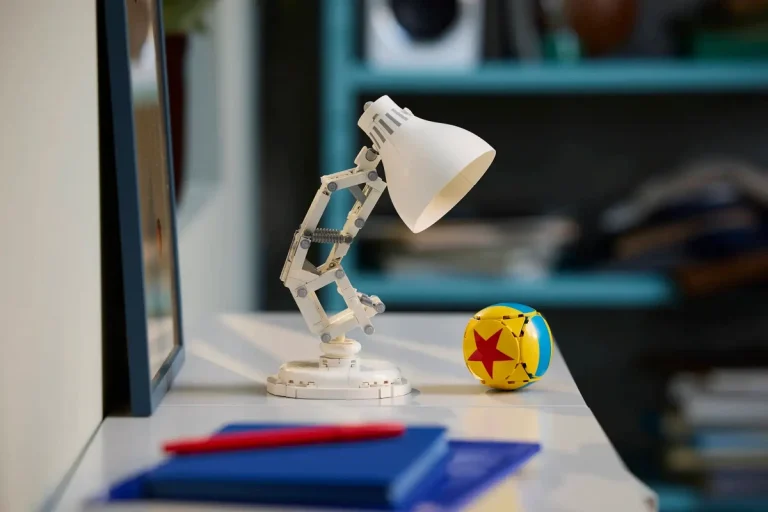 LEGO показала набор с лампой из заставки Pixar
