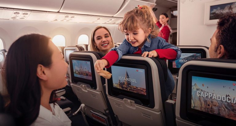 Turkish Airlines будут штрафовать пассажиров, встающих с мест сразу после приземления самолета