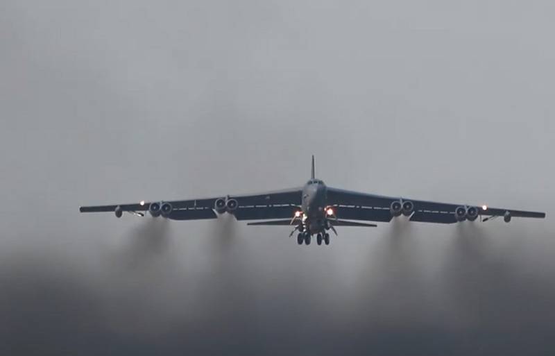 Полет бомбардировщика ВВС США над Памятником Свободы отменен — нелётная погода