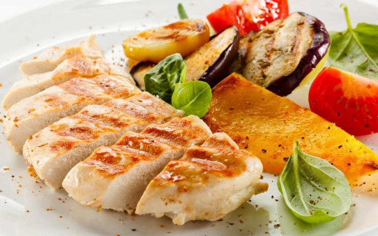 Попрощайтесь с сухой и унылой куриной грудкой: cупер-лайфхак «эффект бабочки» для сочности