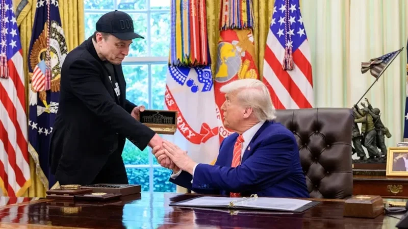 Илон Маск пришел в Белый Дом с фингалом и признался Трампу, кто его ударил. Трамп не поверил