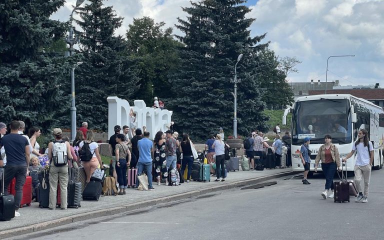 Сбой в IT-системе парализовал границу Эстонии: очереди, задержки и отключение экстренных служб
