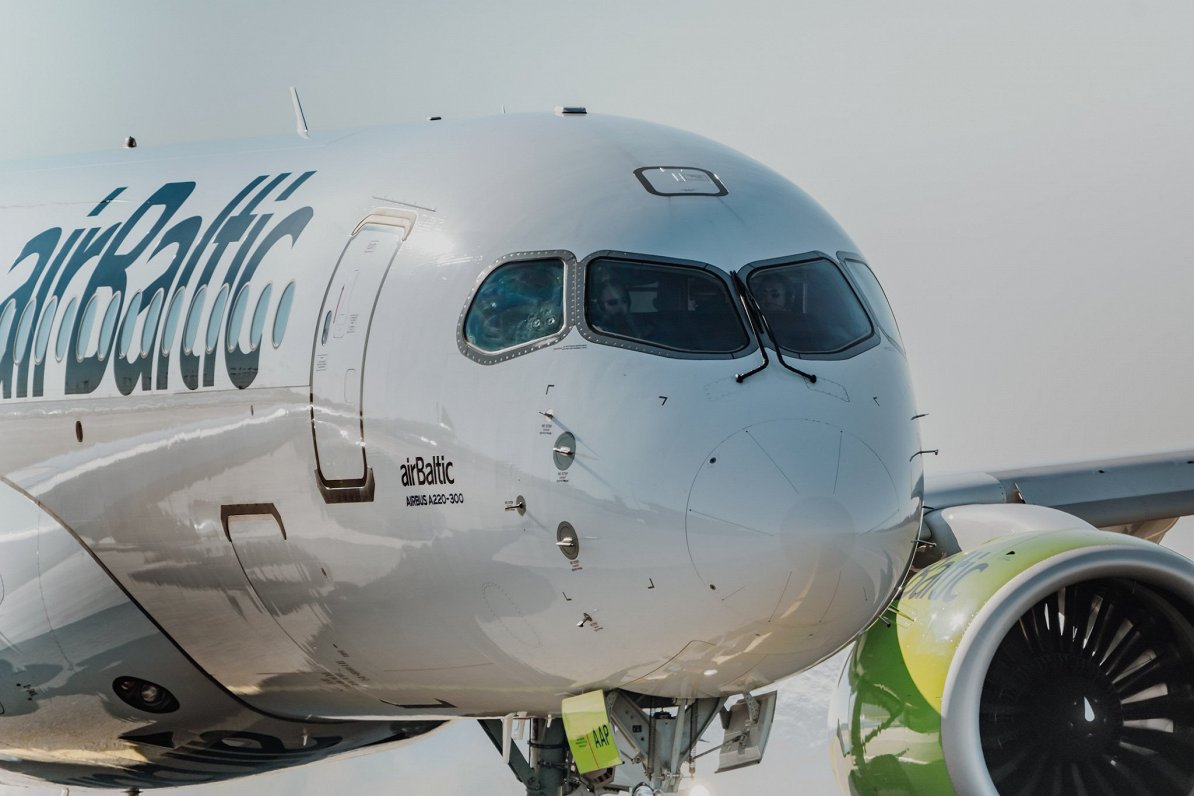 Полет airBaltic нормальный: минус миллиард, зато все при должностях