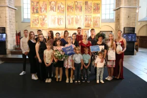 Израиль закрывает все посольства по всему миру