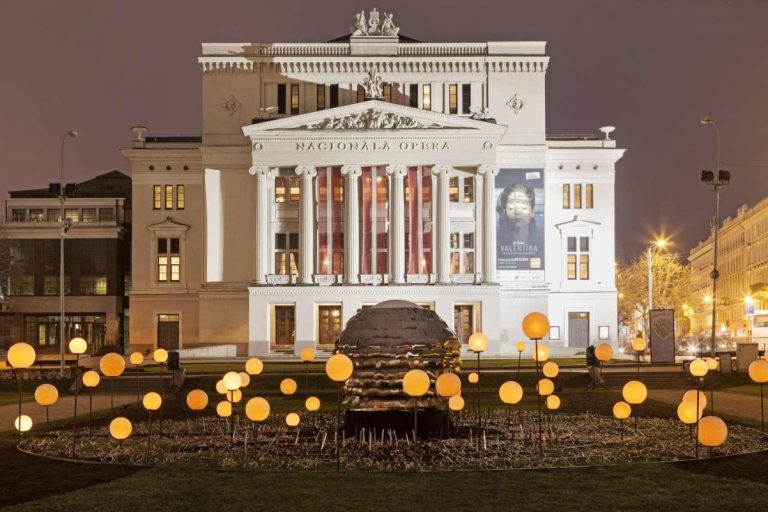 Ремонт с бюрократическим антрактом: опера может закрыться на два месяца
