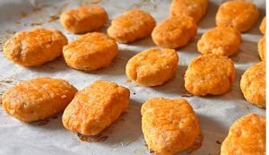 Быстрый новогодний рецепт салата из яиц и тунца для шумных гостей