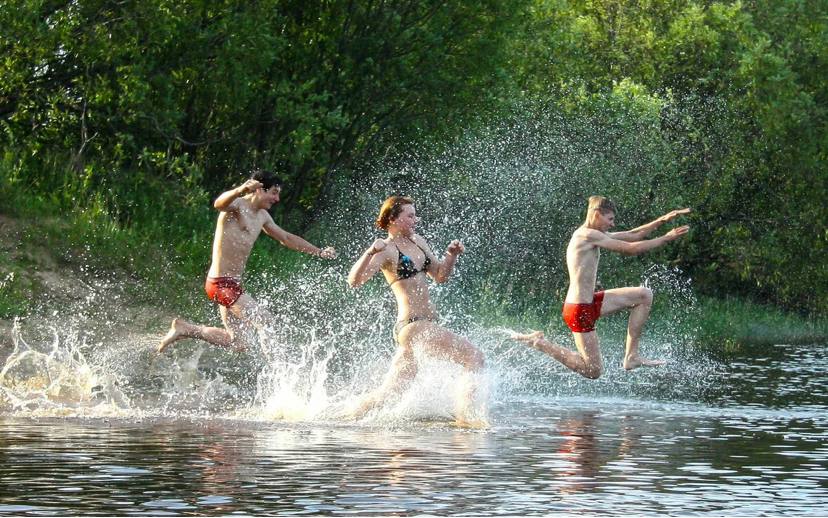 Лето не торопится: вода в Риге пока прохладная