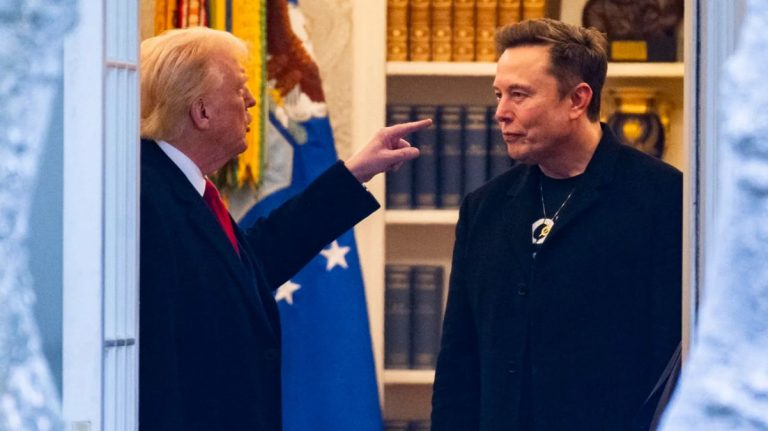 Вот и дружбе конец: Tesla теряет 20% после ссоры Маска и Трампа