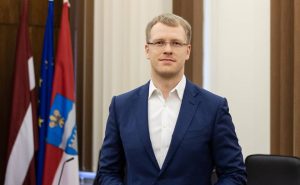 Латвия ужесточит правила для инструкторов по вождению с 2026 года