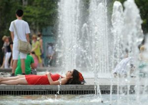 Лето с характером: в Латвии — теплый день с грозами и градом