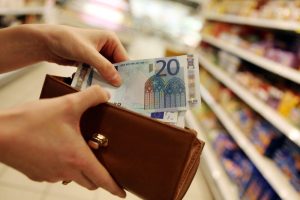 Поваренная книга за 118 000 евро? Сигне Мейране зовёт латвийцев раскошелиться