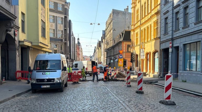 Рига на пороге выходных: пробки и ремонты осложняют выезд из города