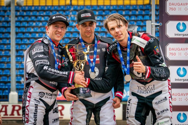 Латвийские гонщики Лебедев и Костыгов завоевали серебро на чемпионате Европы по спидвею