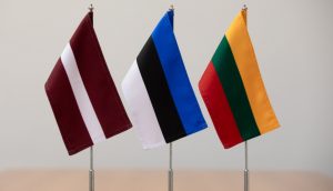 Он сидел в камере смертников и провел в тюрьме 32 года, а теперь судится с теми, кто его туда отправил