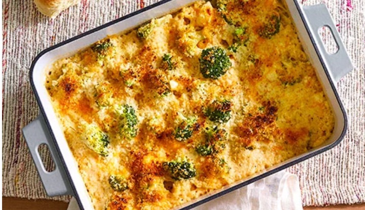 Куриный диван с брокколи и сыром: фишка — в соусе Морнэ