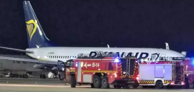 Паника в самолете Ryanair на Майорке: ложная тревога привела к эвакуации и 18 пострадавшим