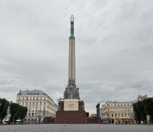 Можно, но не нужно. Запрет снят, но купаться не стоит: в Даугаве превышена норма энтерококков