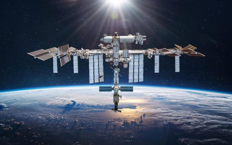 Россия и США договорились о продлении работы МКС до 2028 года