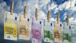 Крупный пожар в Риге: на улице Валмиерас сгорел автосервис