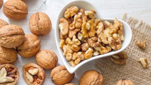 Кино под шампанского и оливье: лучшие премьеры года для идеальных домашних посиделок