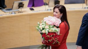 Жертва Эпштейна и обвинительница принца Эндрю публикует свидетельства «из могилы»