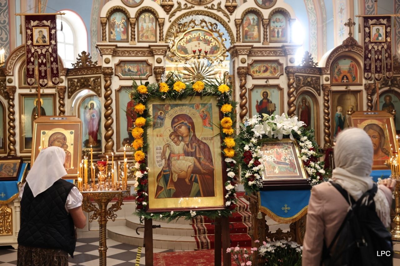 Православные отмечают Успение Пресвятой Богородицы: в каких храмах Латвии сегодня двойной праздник