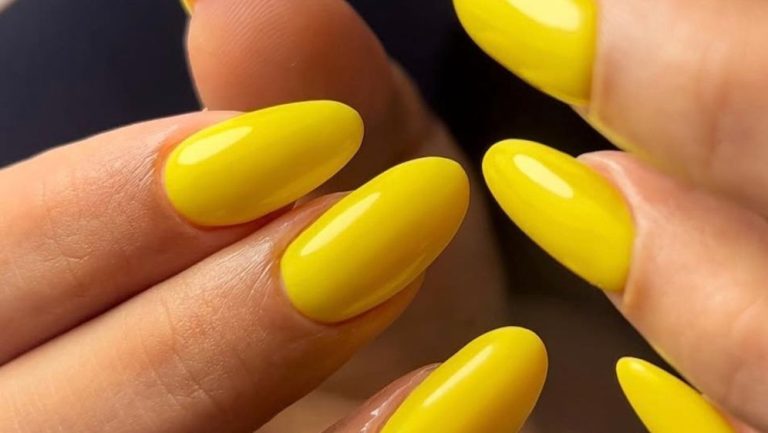 Солнце на ногтях: самый летний маникюр, который так хорошо подходит для спокойных дней.