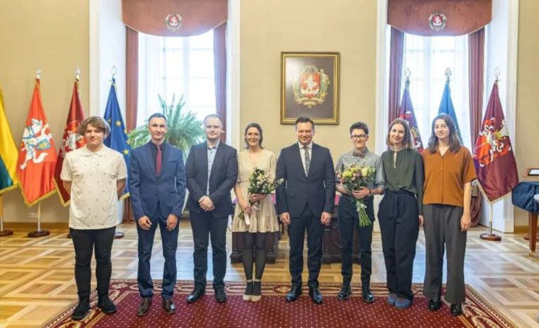 Мэр Вильнюса поздравил первую признанную в Литве однополую пару - чествование устроили в ратуше