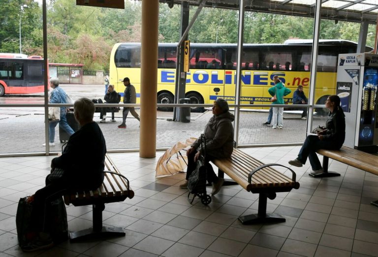 «Час без транспорта»: первые итоги забастовки латвийских перевозчиков