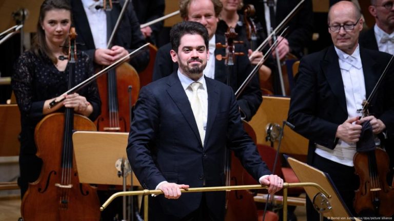 «Это постыдный пример роста антисемитизма в Европе!»: комитет Аушвица осудил отмену концерта в Бельгии из-за дирижёра-израильтянина