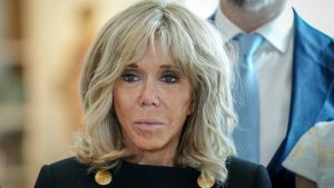 Почему Мелания Трамп нарушила королевский протокол во время визита в Великобританию