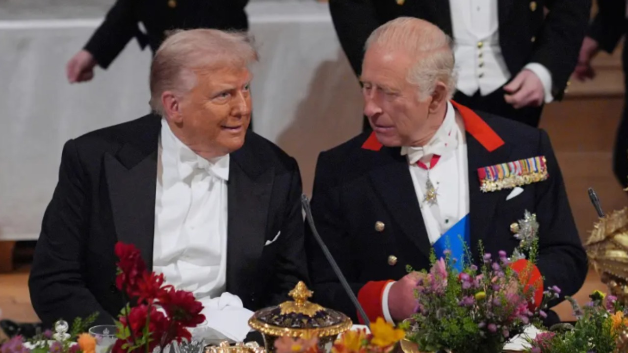 Трамп решил пригласить короля Карла в США