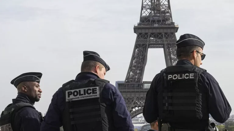 Полиция Парижа изъяла ювелирные украшения на 10 млн евро, спрятанные в нижнем белье подозреваемого