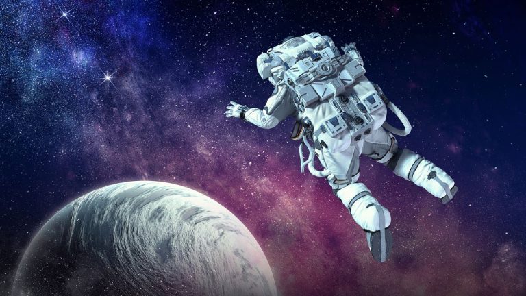 Космическое свинство: пожилая женщина перечислила тысячи долларов «астронавту» на орбиту