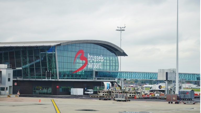 Кибератака парализовала чек-ин в ряде аэропортов Европы: Брюссель просит отменить половину вылетов на понедельник