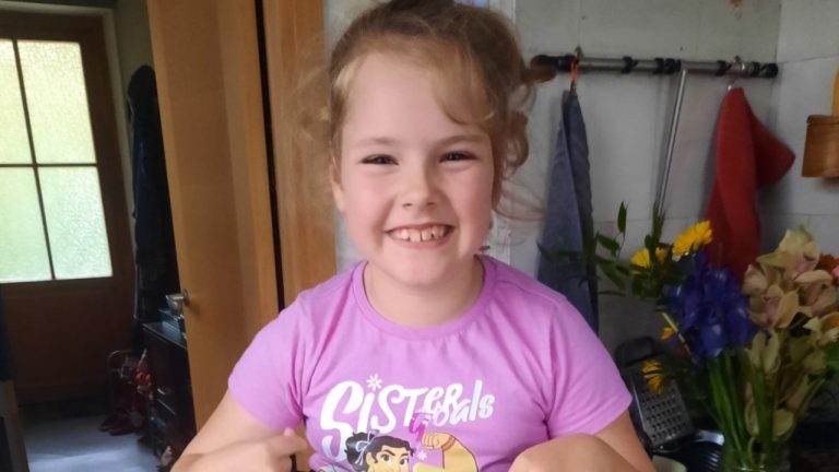 9-летней Бетти из Слоки нужна помощь на оплату пересадки стволовых клеток
