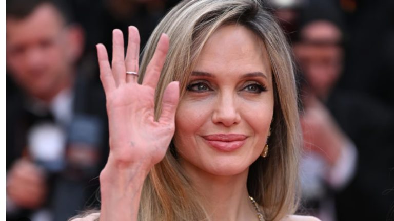 Анджелина Джоли выступила с резкой критикой США и собирается покинуть страну