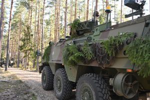 В Латвии более 15 000 детей школьного возраста вообще не ходят в школу. Почему?